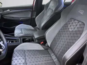 VW Golf 1.5 eTSI DSG R-LINE NAVI SITZHZG PDC LED