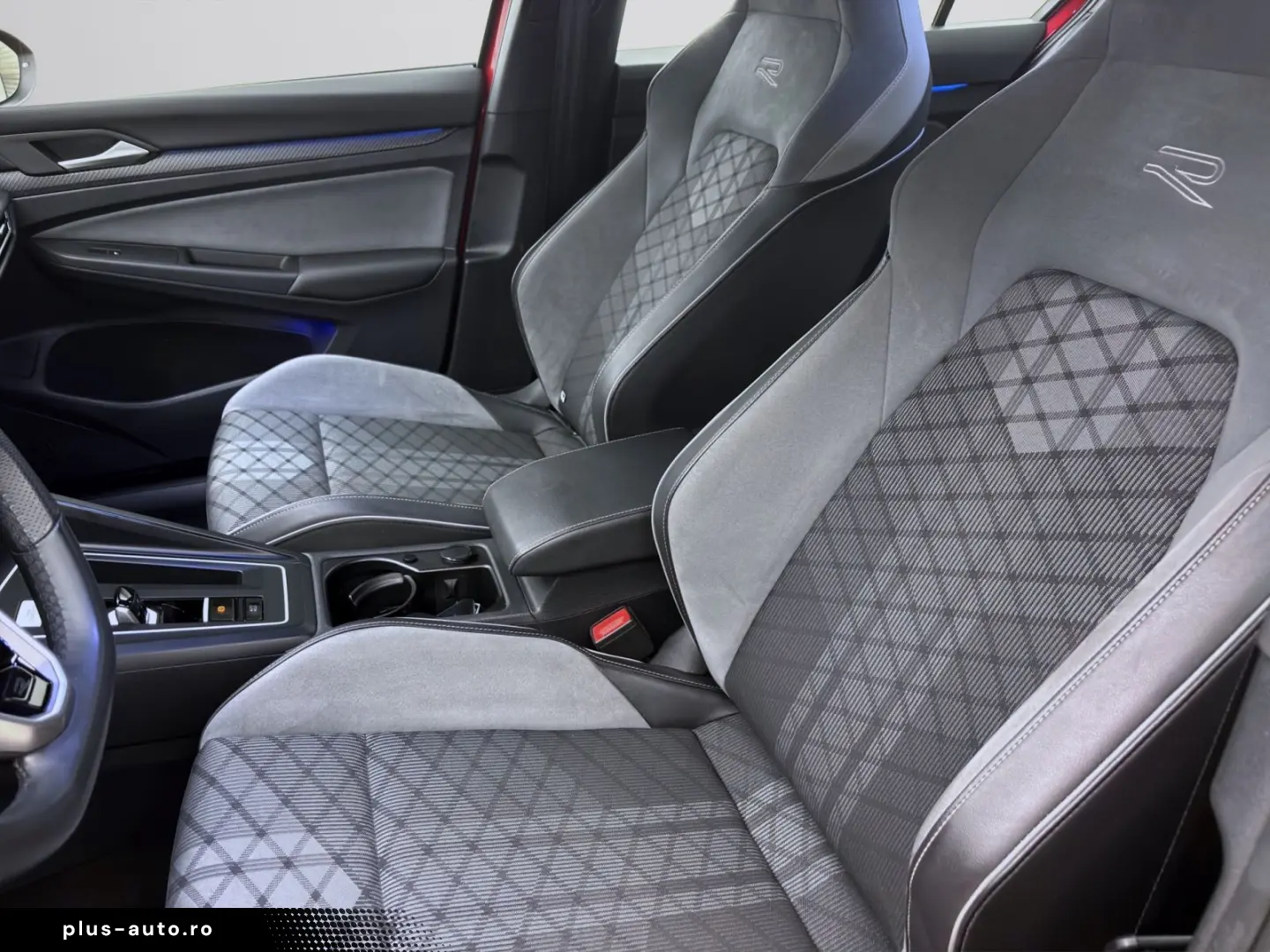 VW Golf 1.5 eTSI DSG R-LINE NAVI SITZHZG PDC LED