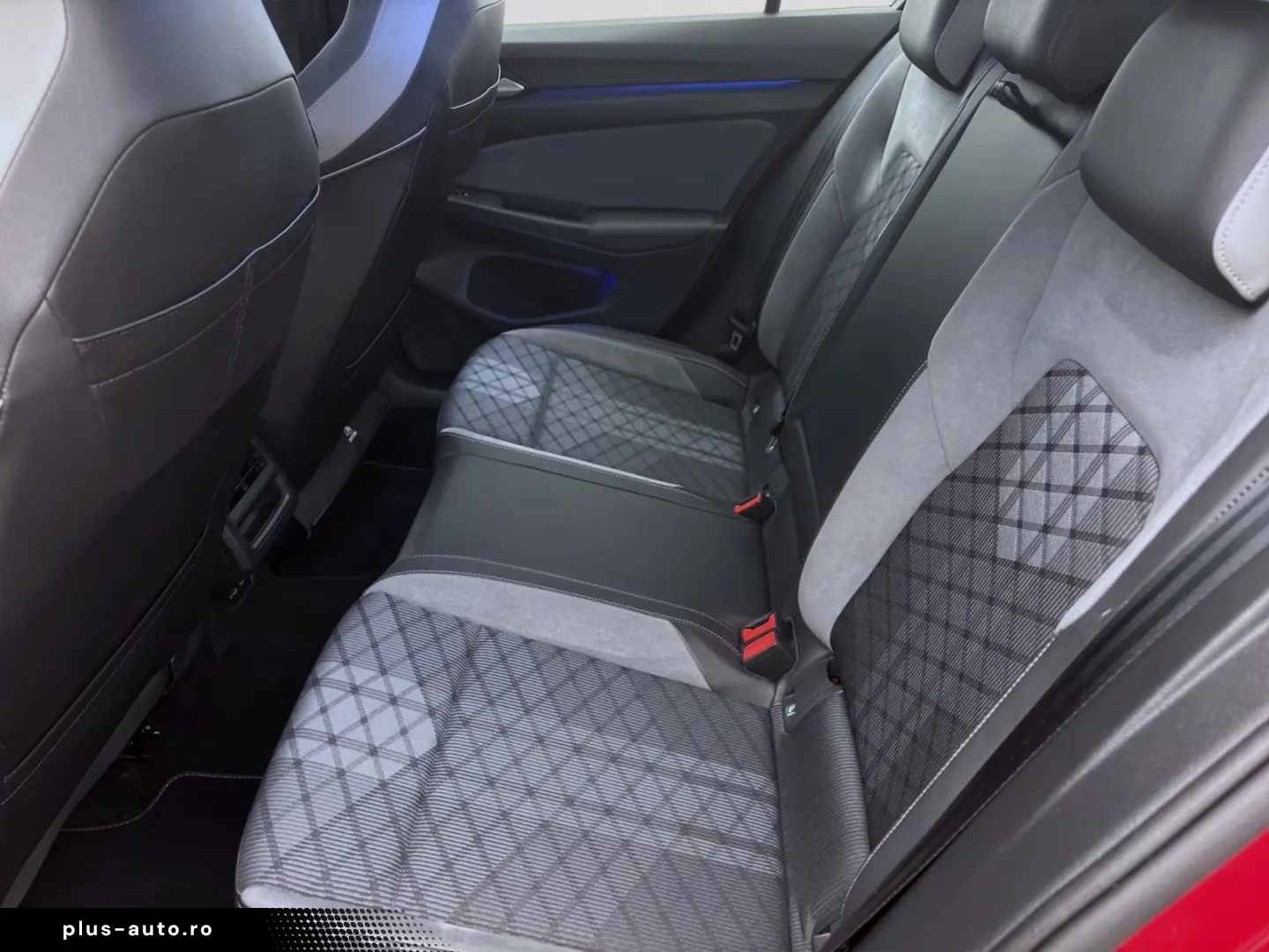 VW Golf 1.5 eTSI DSG R-LINE NAVI SITZHZG PDC LED