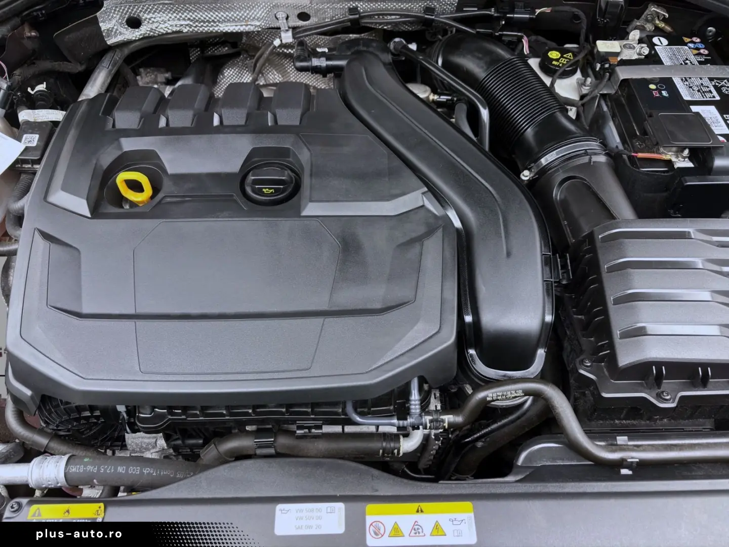 VW Golf 1.5 eTSI DSG R-LINE NAVI SITZHZG PDC LED
