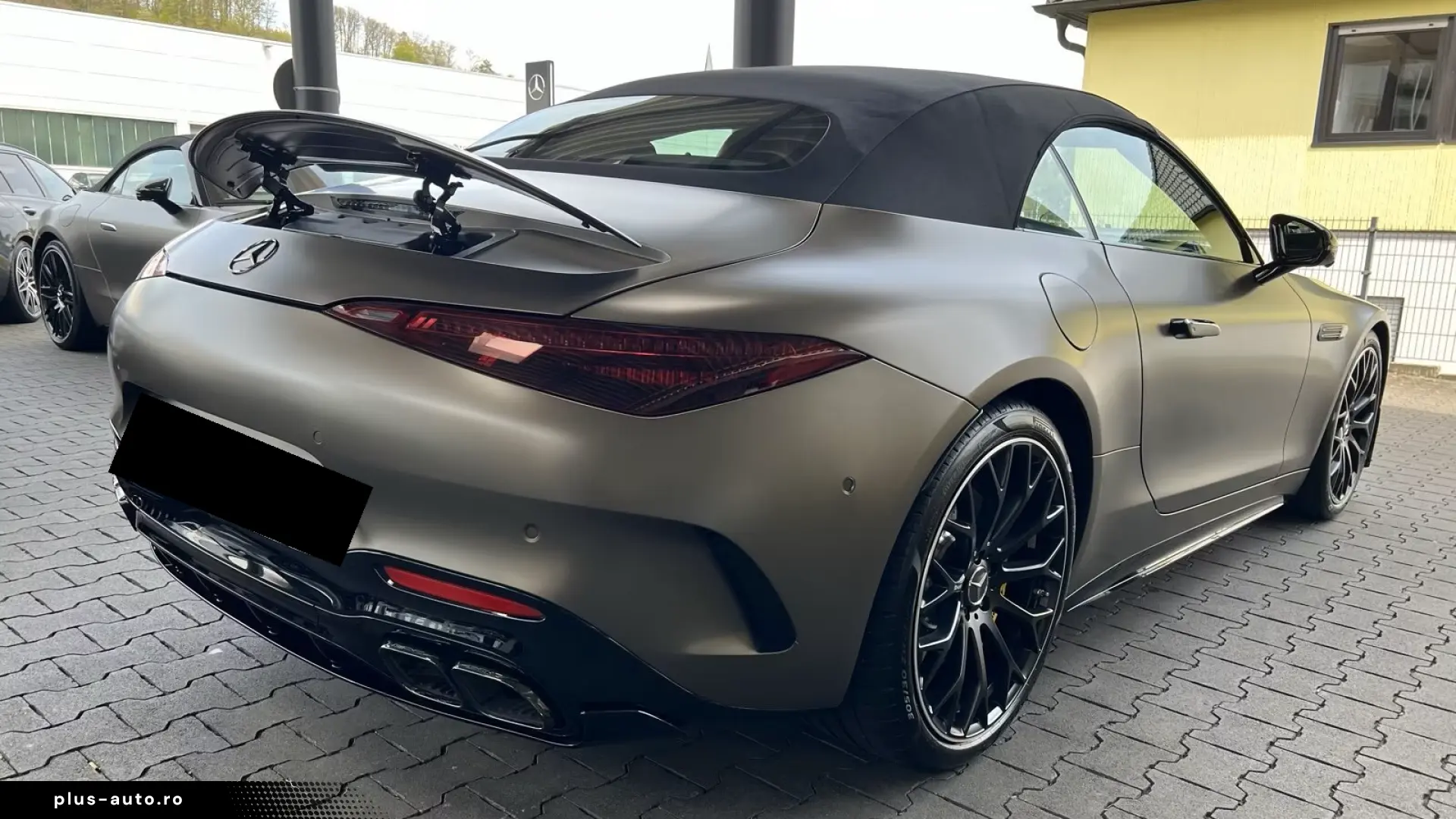Mercedes-Benz SL 63 AMG 4MATIC    Burmester®