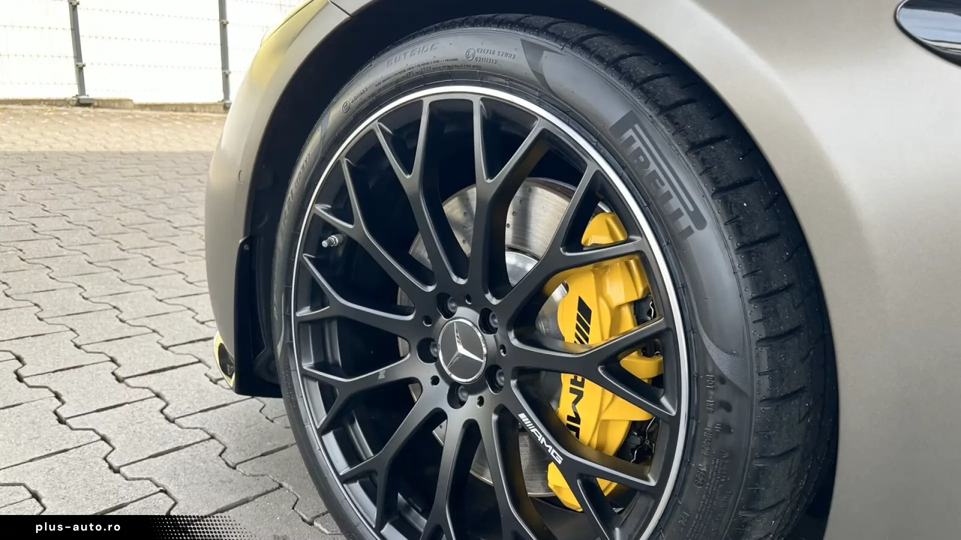 Mercedes-Benz SL 63 AMG 4MATIC    Burmester®
