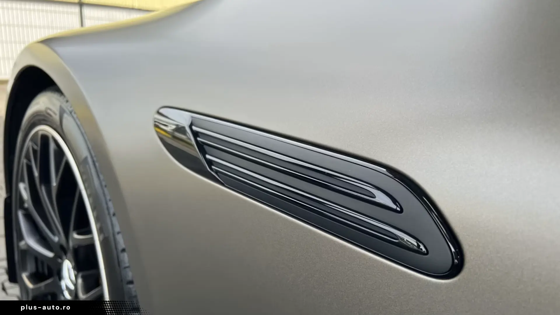 Mercedes-Benz SL 63 AMG 4MATIC    Burmester®