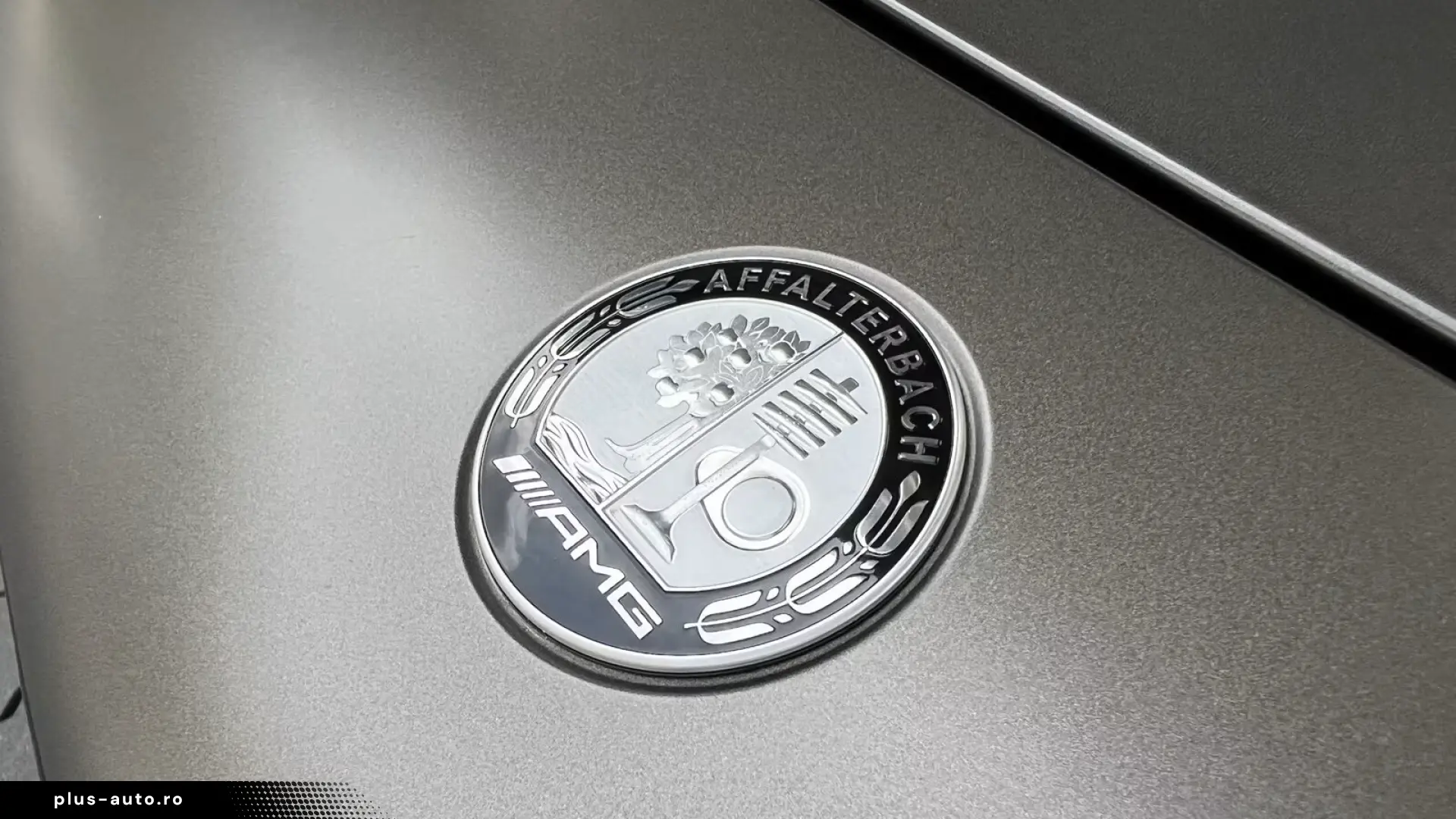 Mercedes-Benz SL 63 AMG 4MATIC    Burmester®