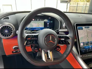Mercedes-Benz SL 63 AMG 4MATIC    Burmester®