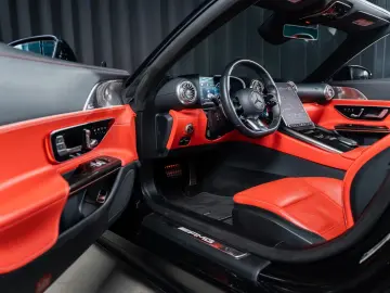 Mercedes-Benz SL 63 AMG 4MATIC    Burmester®