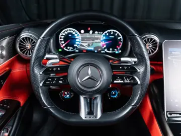 Mercedes-Benz SL 63 AMG 4MATIC    Burmester®