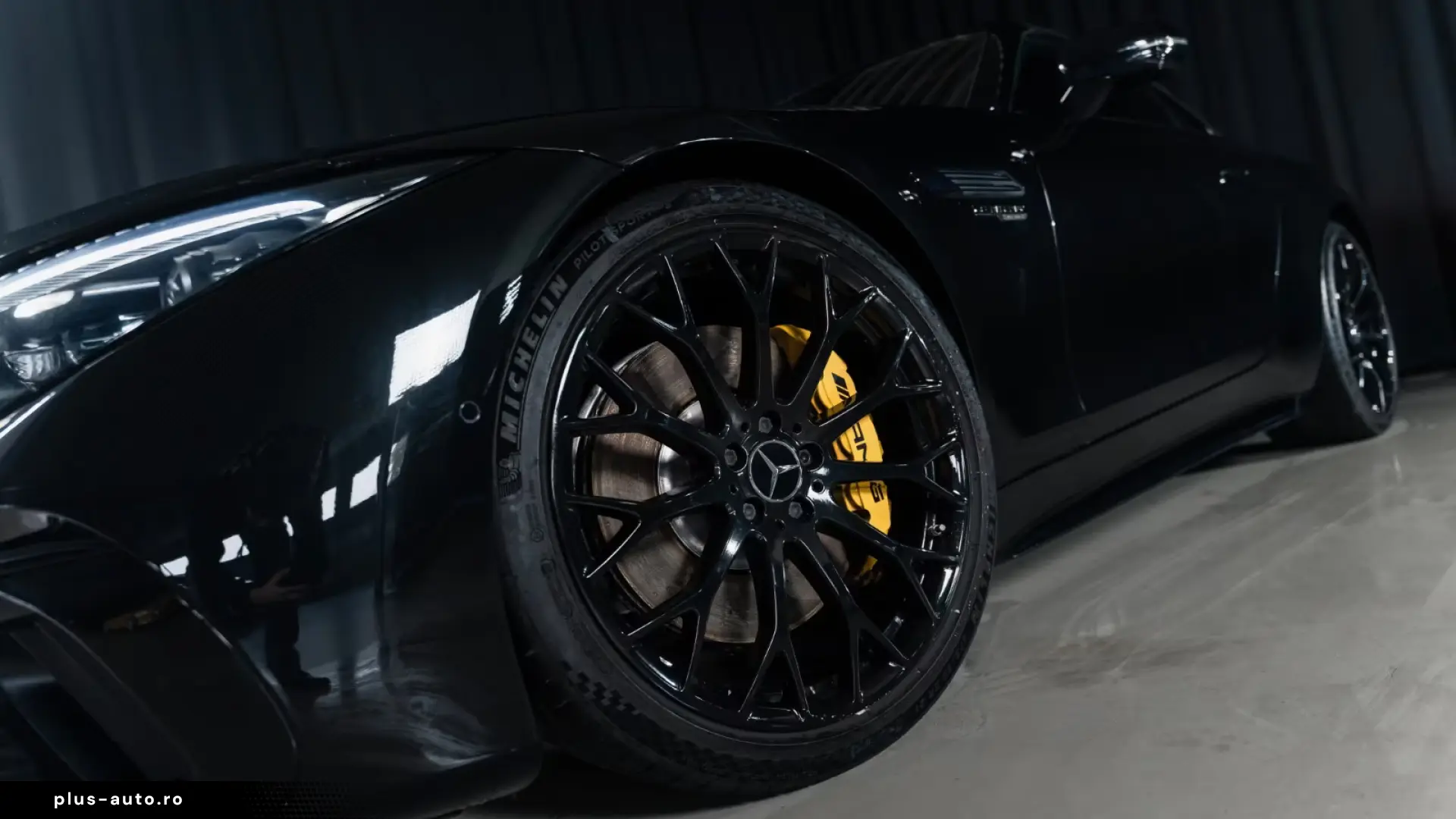 Mercedes-Benz SL 63 AMG 4MATIC    Burmester®