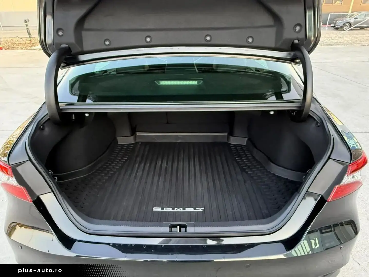 Toyota Camry Dynamic 2.5 Hybrid 218 Cp