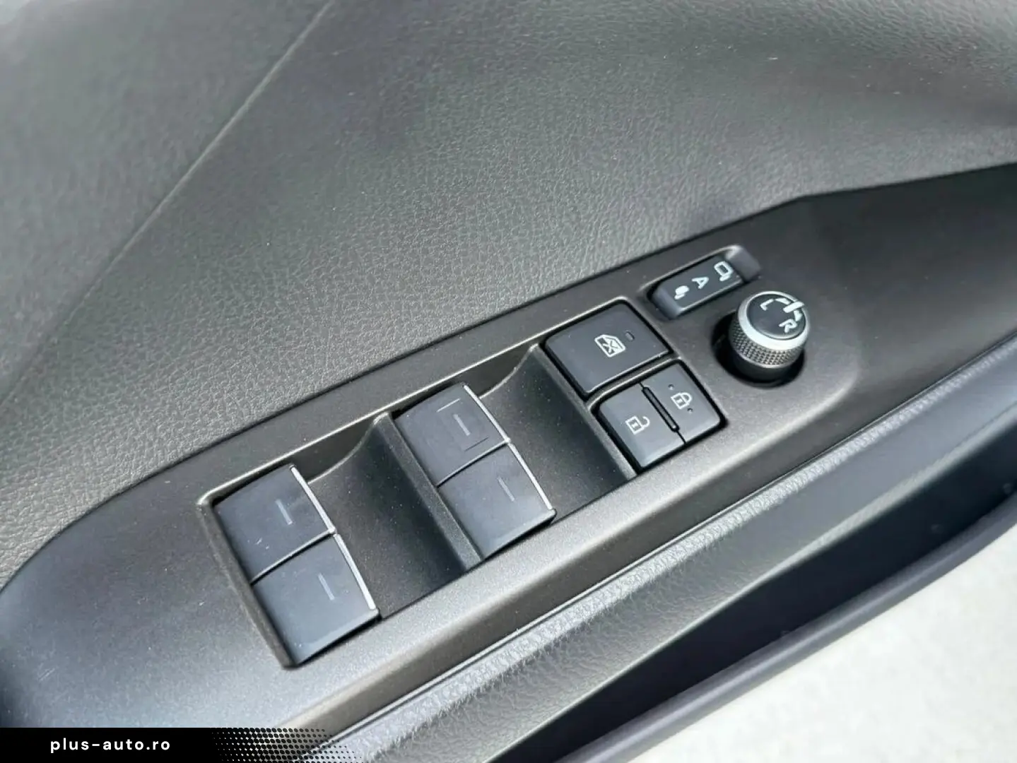 Toyota Camry Dynamic 2.5 Hybrid 218 Cp