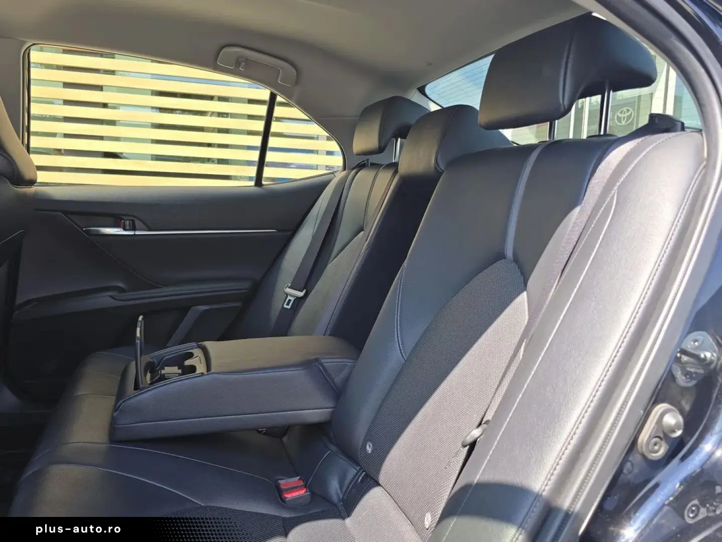 Toyota Camry 2.5 Hybrid Business
