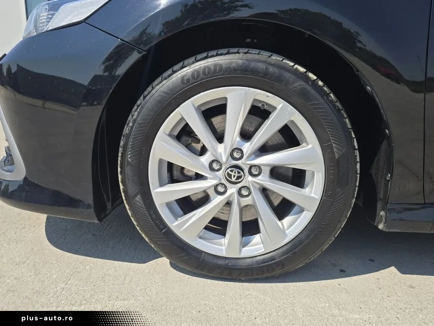 Toyota Camry 2.5 Hybrid Business