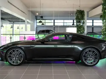 ASTON MARTIN DB12 4.0 V8
