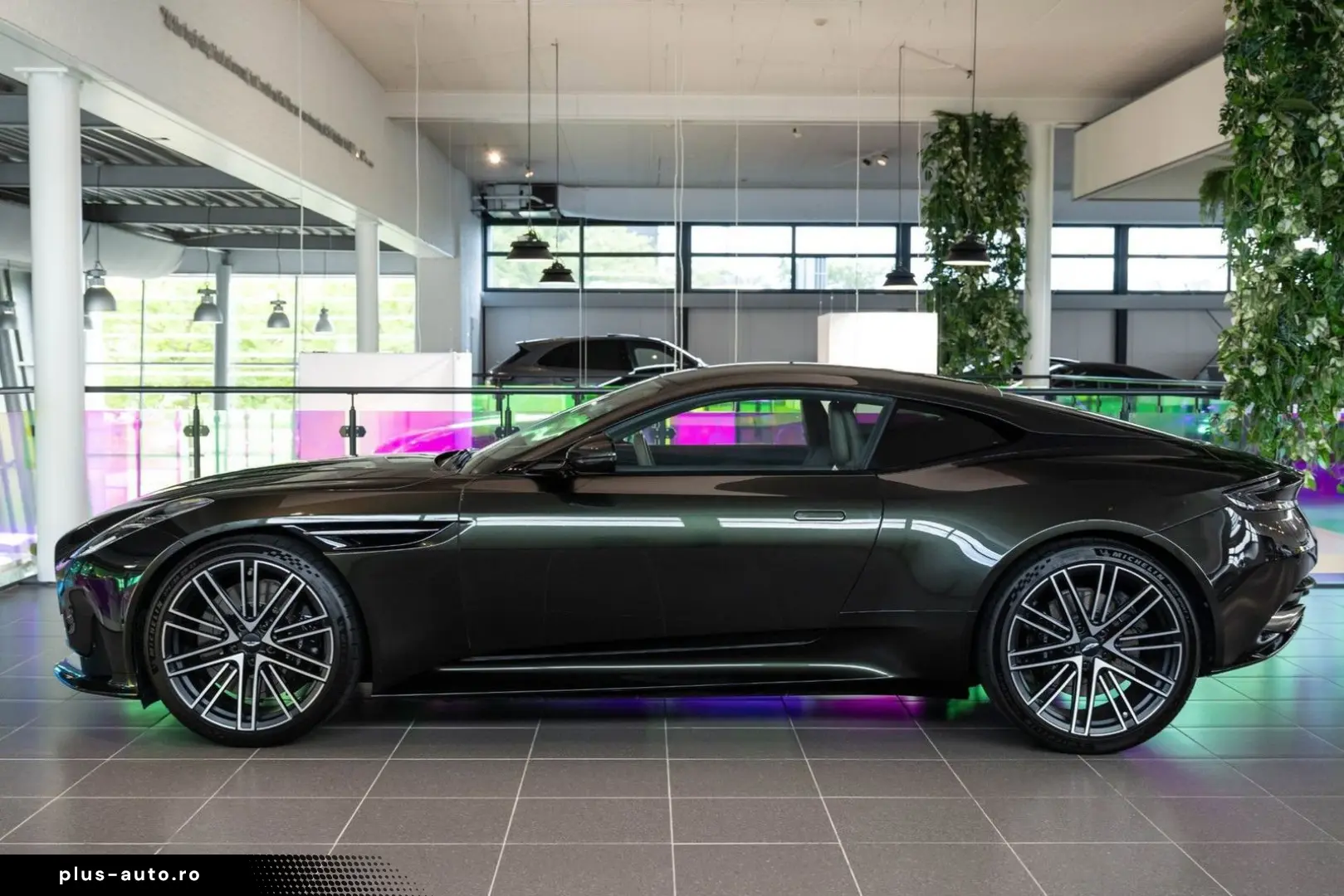 ASTON MARTIN DB12 4.0 V8