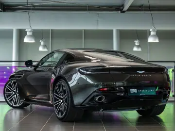 ASTON MARTIN DB12 4.0 V8