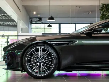 ASTON MARTIN DB12 4.0 V8
