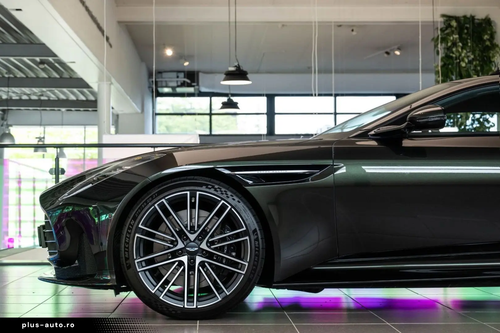 ASTON MARTIN DB12 4.0 V8