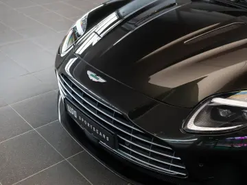 ASTON MARTIN DB12 4.0 V8