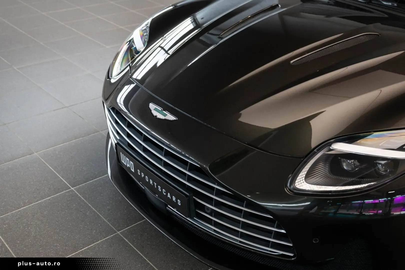 ASTON MARTIN DB12 4.0 V8