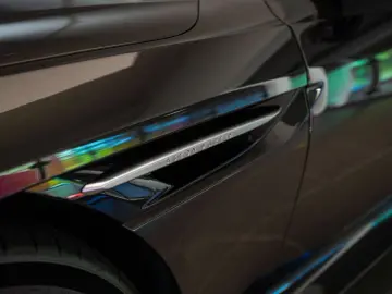 ASTON MARTIN DB12 4.0 V8