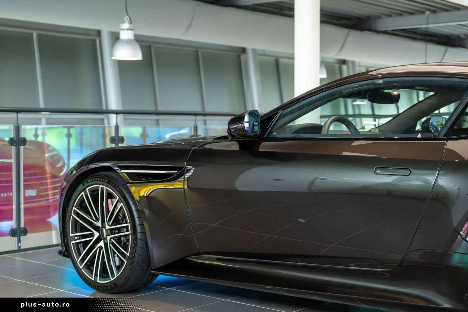 ASTON MARTIN DB12 4.0 V8