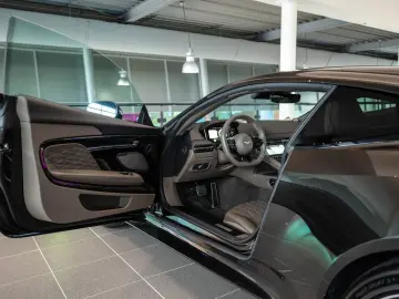 ASTON MARTIN DB12 4.0 V8