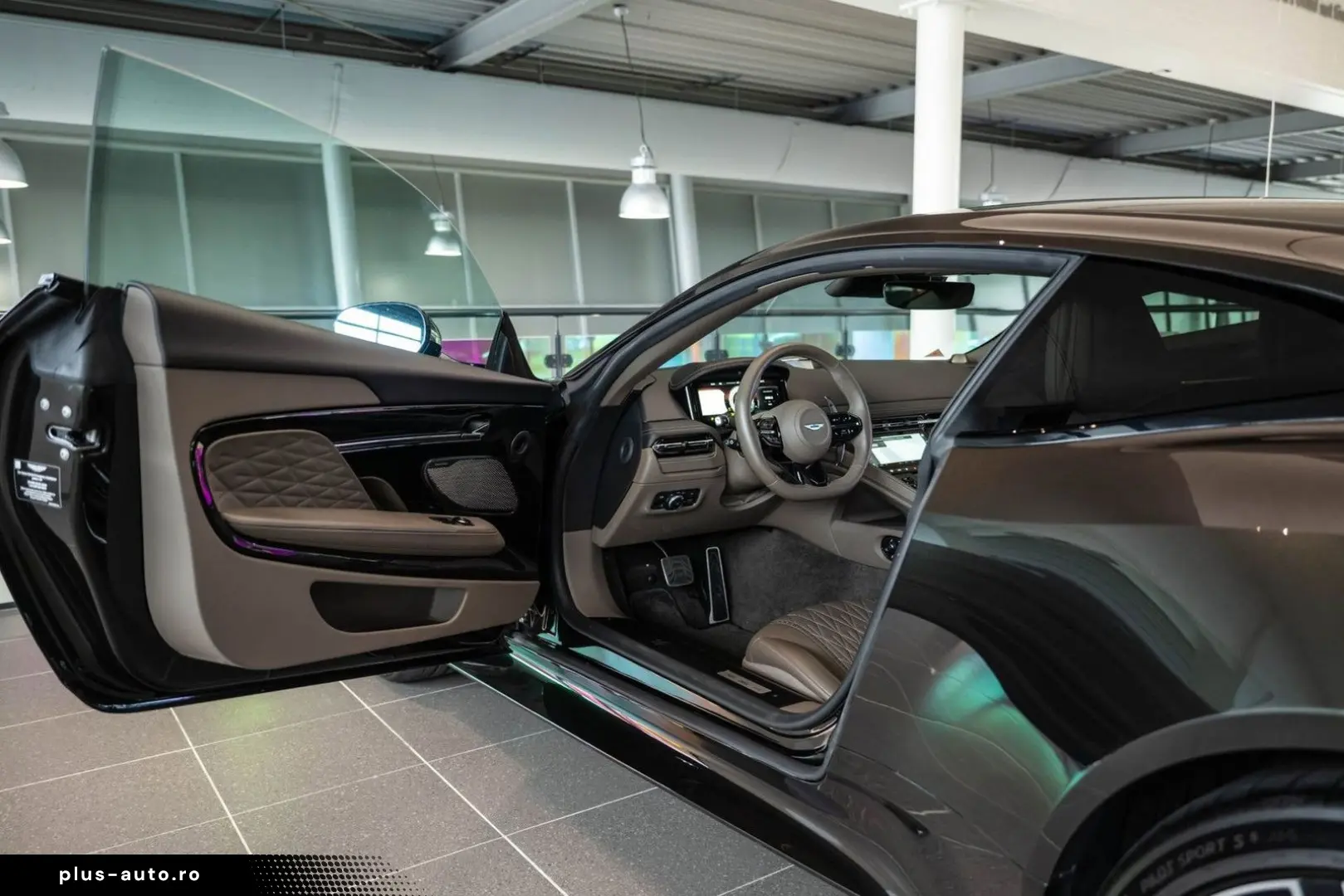 ASTON MARTIN DB12 4.0 V8