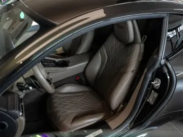 ASTON MARTIN DB12 4.0 V8