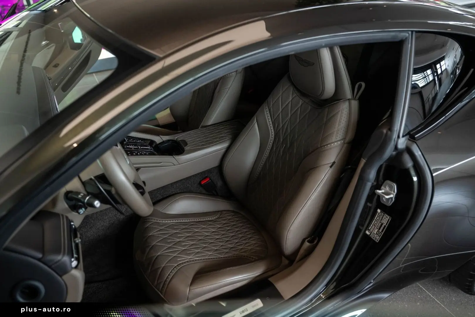 ASTON MARTIN DB12 4.0 V8