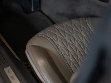ASTON MARTIN DB12 4.0 V8