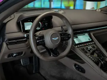 ASTON MARTIN DB12 4.0 V8