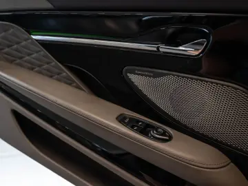 ASTON MARTIN DB12 4.0 V8