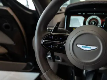ASTON MARTIN DB12 4.0 V8