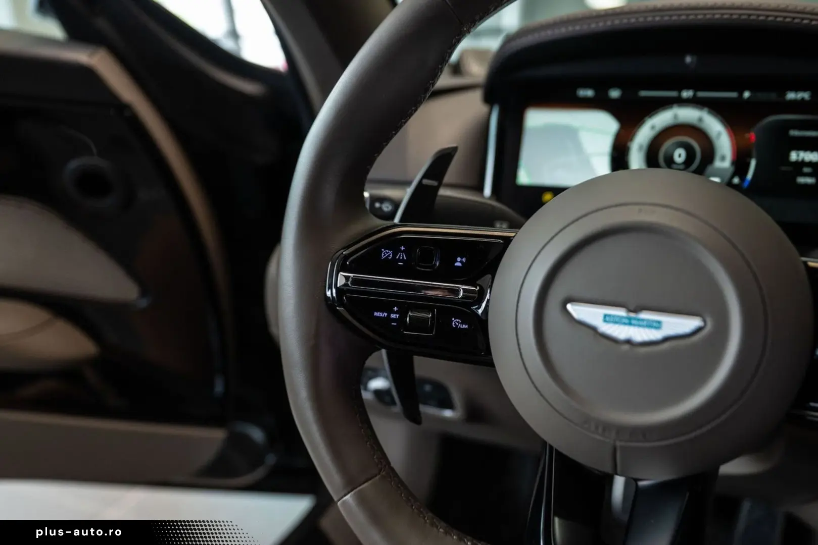 ASTON MARTIN DB12 4.0 V8