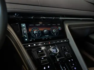 ASTON MARTIN DB12 4.0 V8