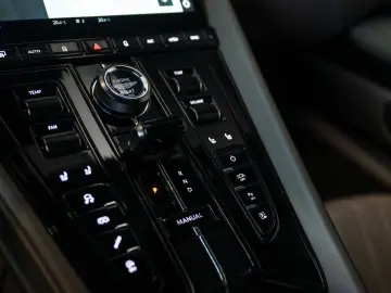 ASTON MARTIN DB12 4.0 V8