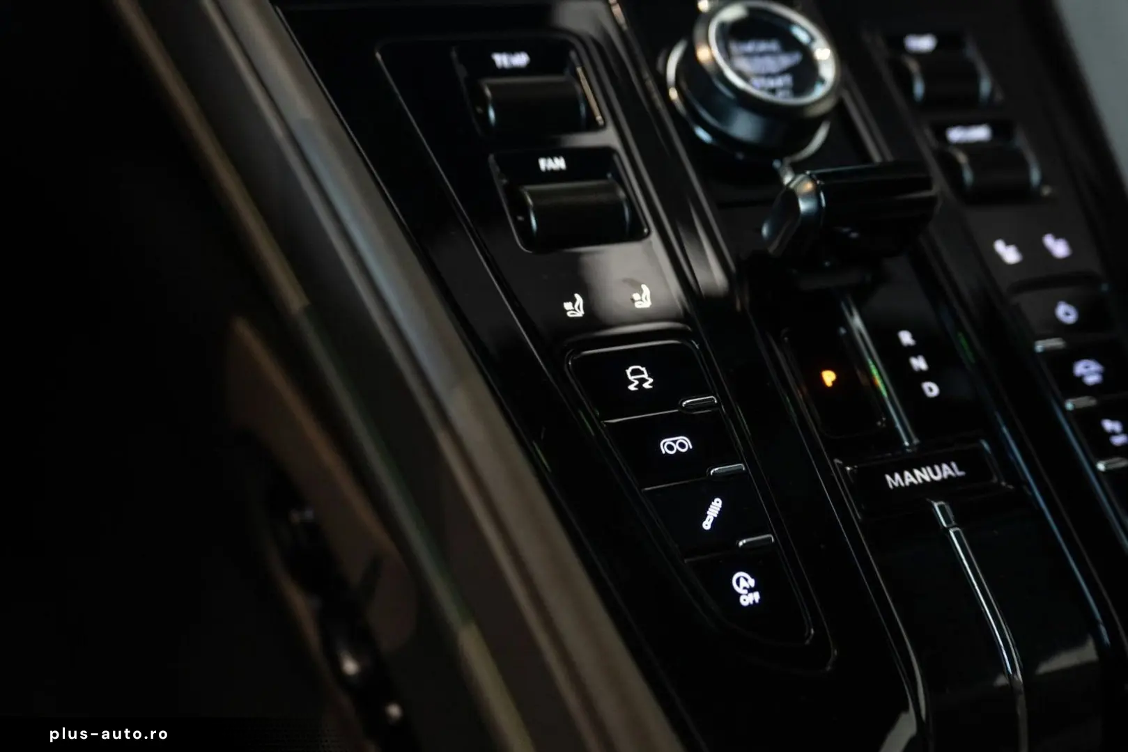ASTON MARTIN DB12 4.0 V8