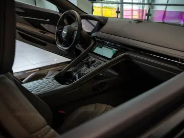 ASTON MARTIN DB12 4.0 V8