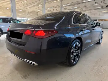 Mercedes-Benz E 300 e 4MATIC Avantgarde