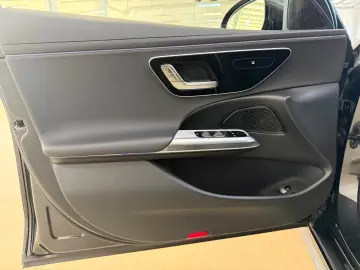 Mercedes-Benz E 300 e 4MATIC Avantgarde