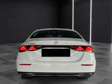 Mercedes-Benz E 300 e Avantgarde