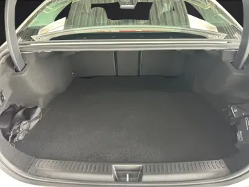 Mercedes-Benz E 300 e Avantgarde