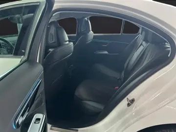 Mercedes-Benz E 300 e Avantgarde