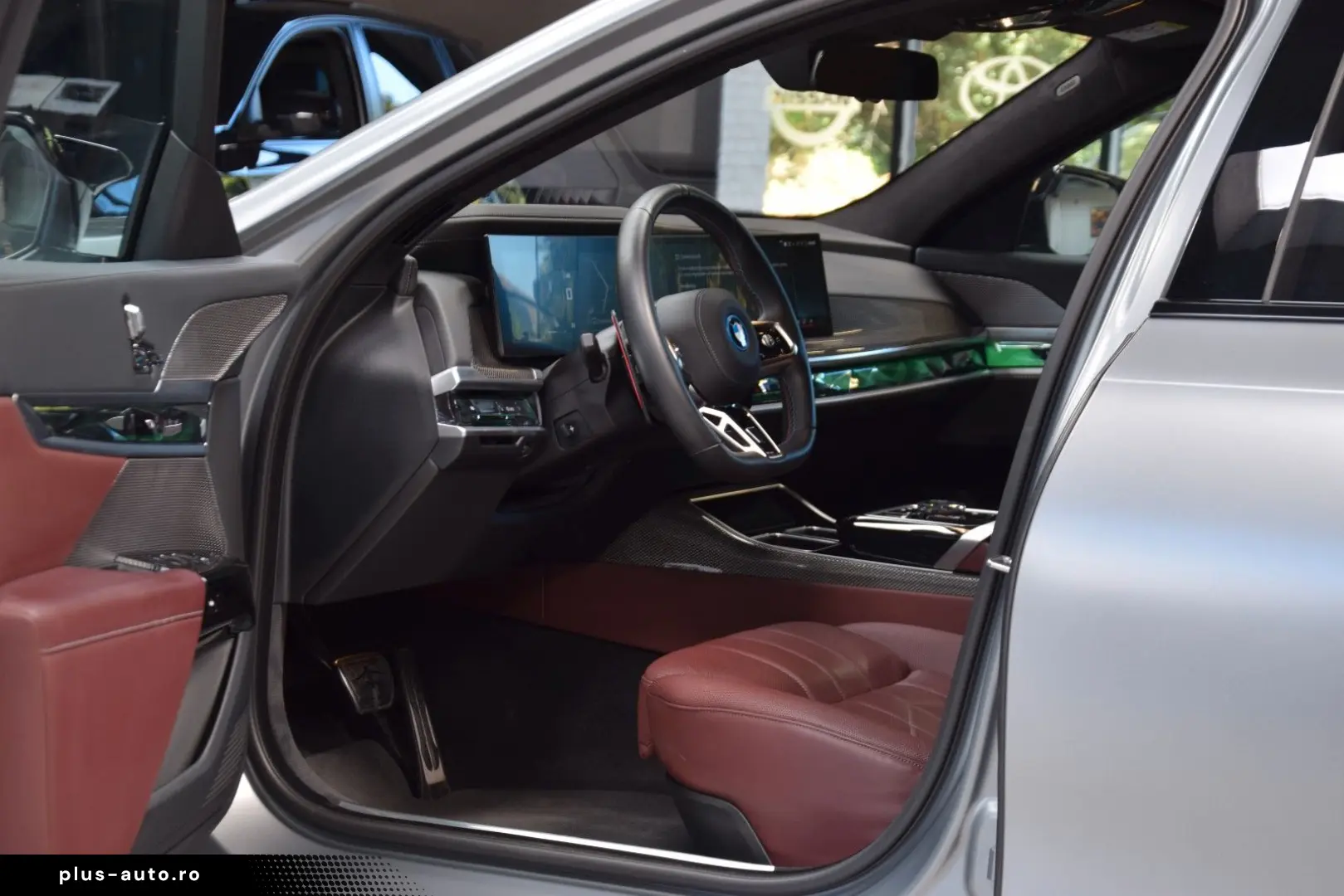 BMW M760e xDrive Theatre Screen Auto-Doors Voll Aust