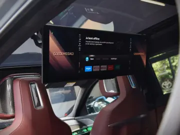 BMW M760e xDrive Theatre Screen Auto-Doors Voll Aust