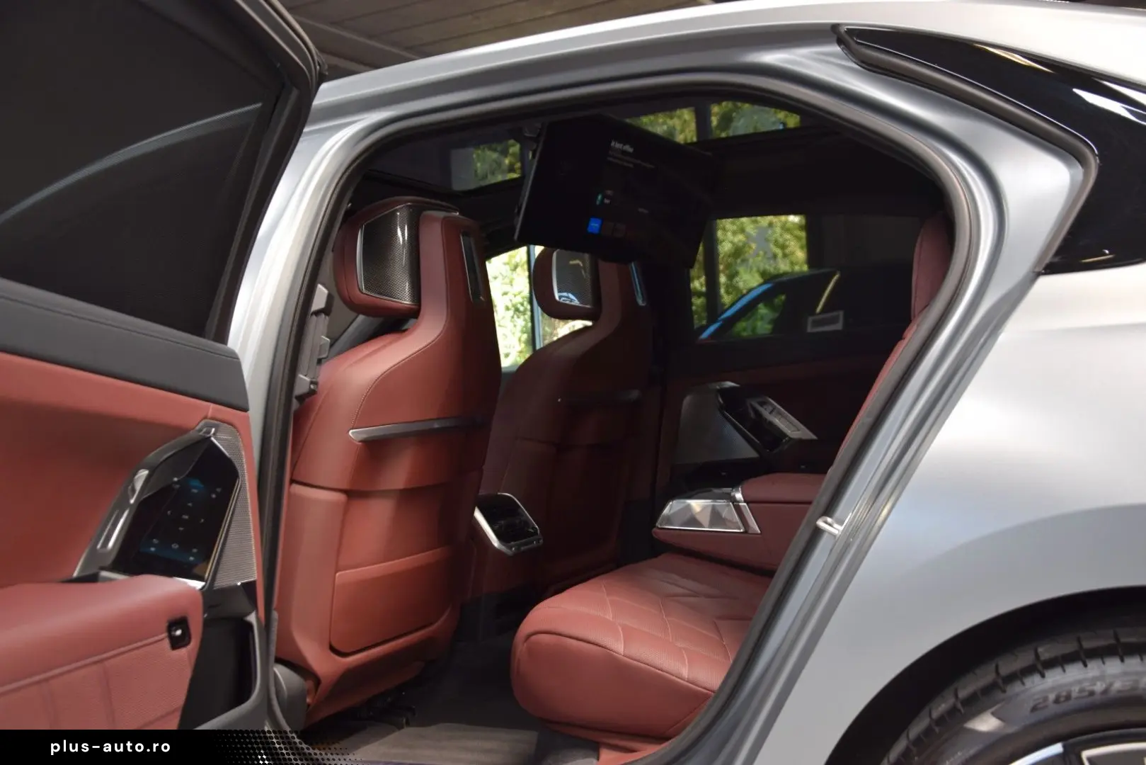 BMW M760e xDrive Theatre Screen Auto-Doors Voll Aust