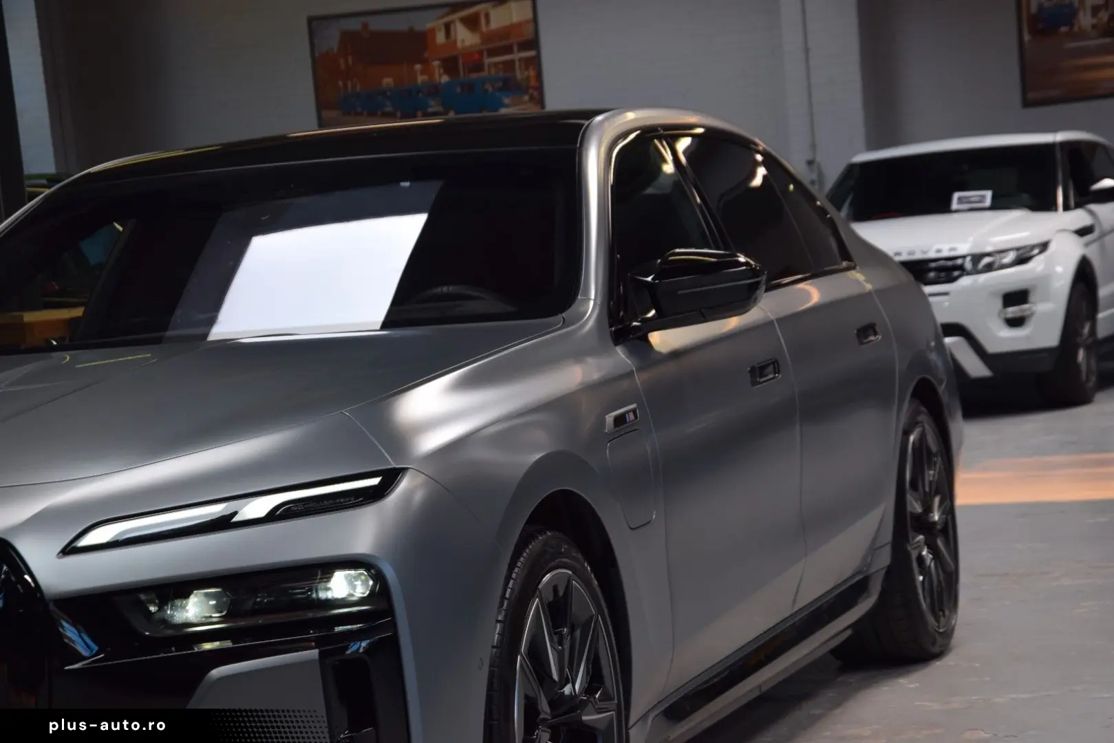 BMW M760e xDrive Theatre Screen Auto-Doors Voll Aust