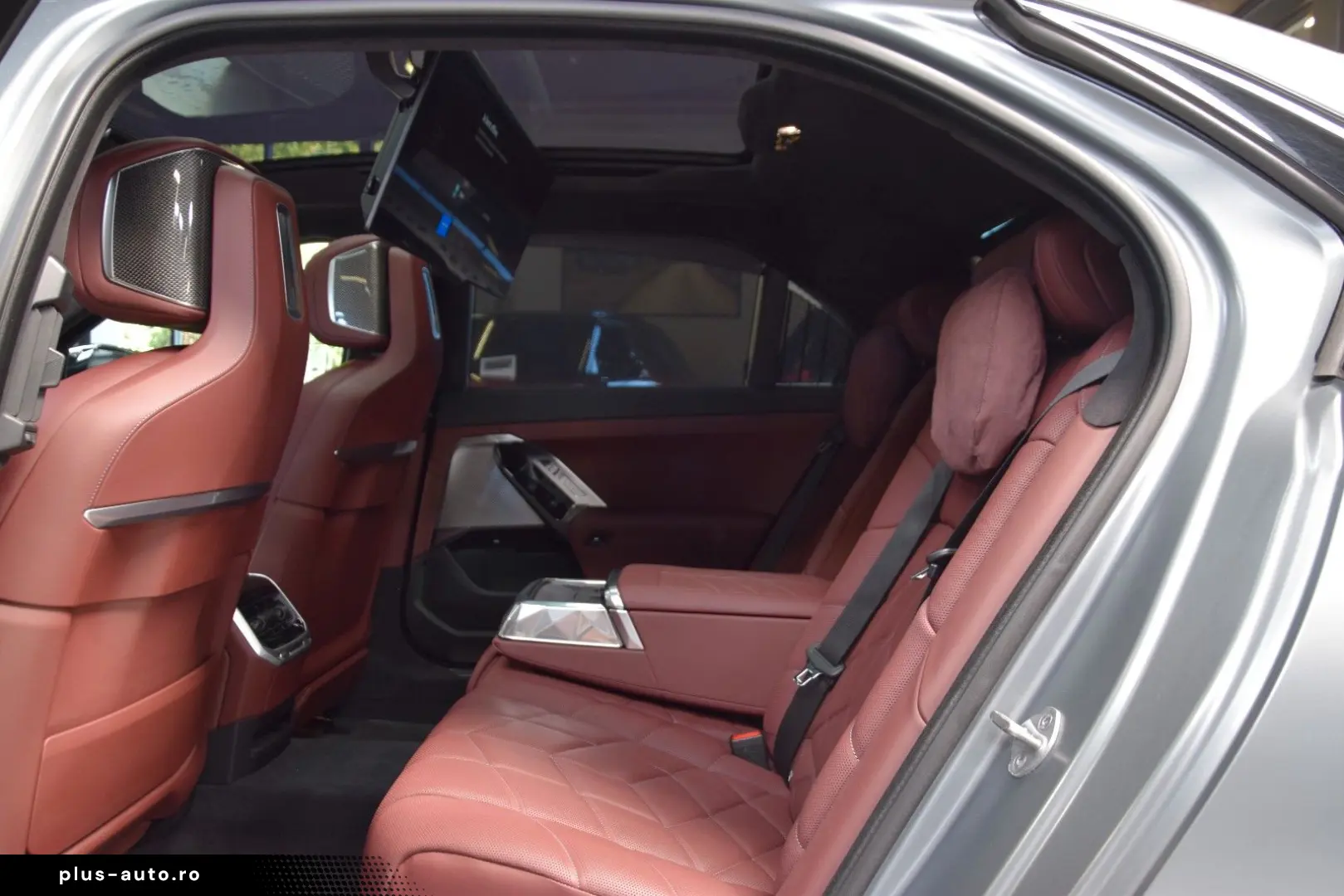BMW M760e xDrive Theatre Screen Auto-Doors Voll Aust