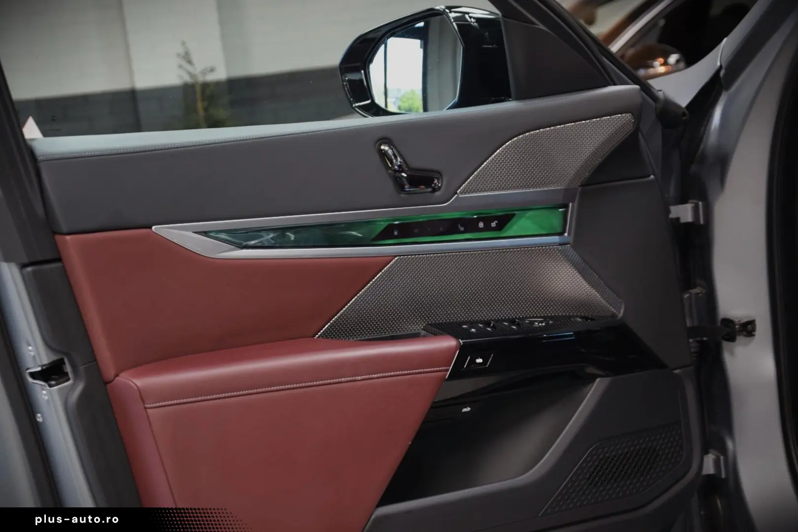 BMW M760e xDrive Theatre Screen Auto-Doors Voll Aust