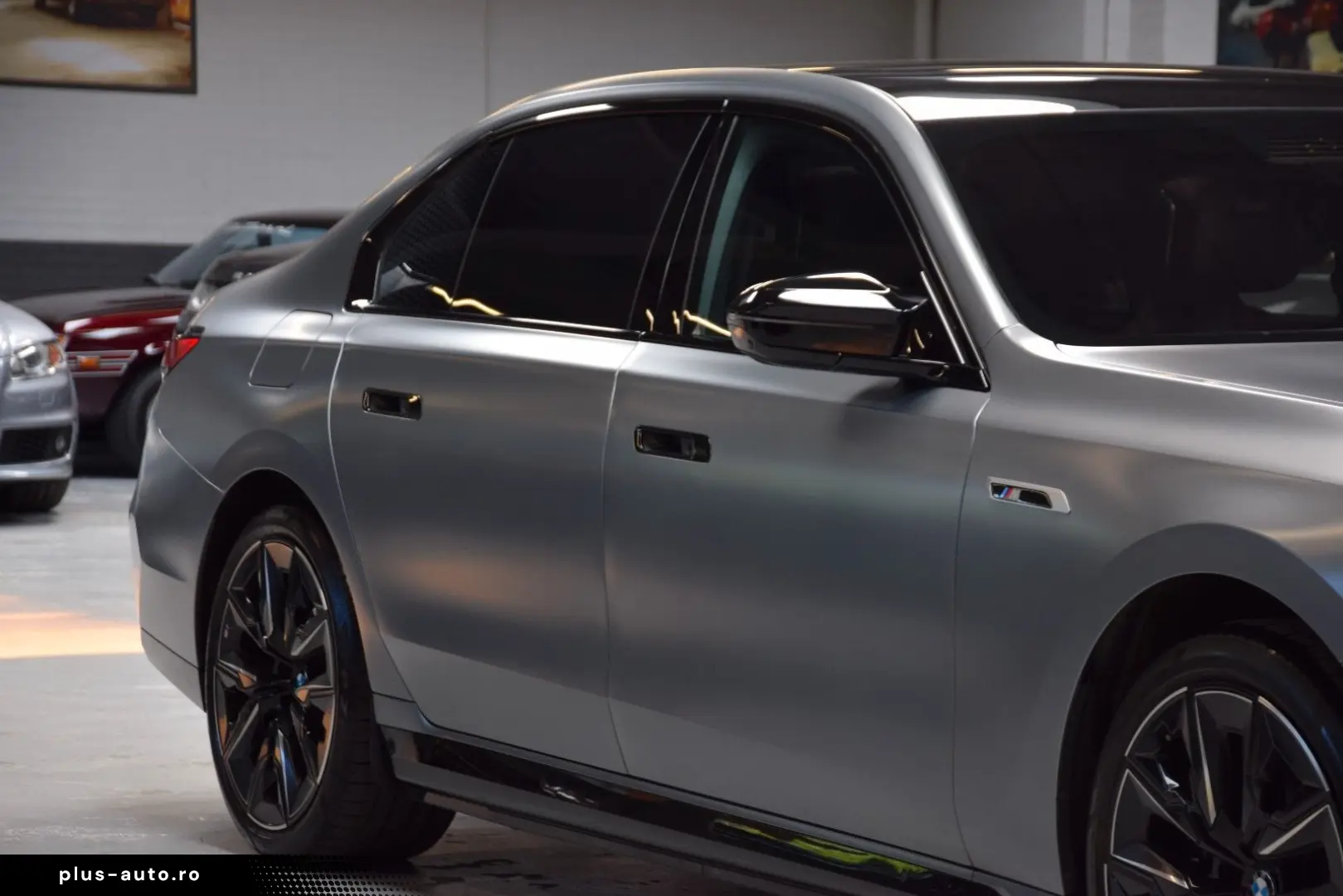 BMW M760e xDrive Theatre Screen Auto-Doors Voll Aust